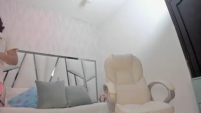 Victoriaa millers online show from 04.13.26