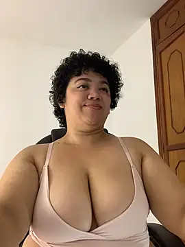 Snapshot of Mrskary chatting on 10.23.25 Mrskary online show from 10.23.25