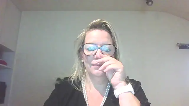 Snapshot of Silkesquirt chatting on 09.18.25 Silkesquirt online show from 09.18.25