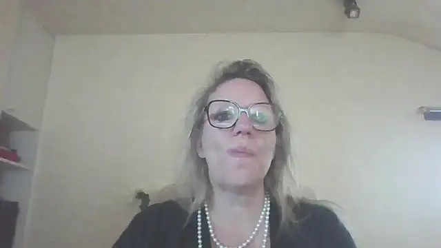 Snapshot of Silkesquirt chatting on 09.23.25 Silkesquirt online show from 09.23.25