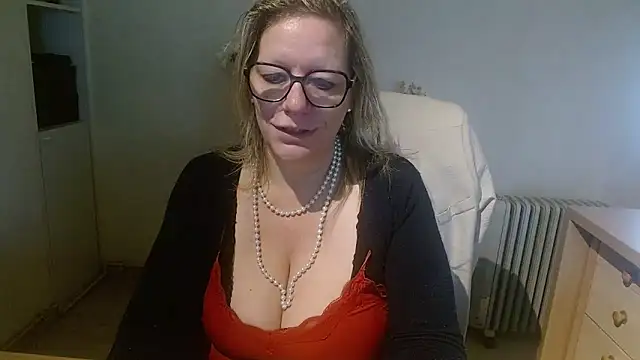 Snapshot of Silkesquirt chatting on 10.08.25 Silkesquirt online show from 10.08.25