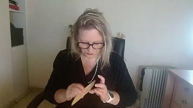 Snapshot of Silkesquirt chatting on 10.22.25 Silkesquirt online show from 10.22.25