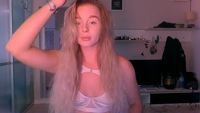 Snapshot of Eva_Jaya chatting on 09.18.25 Eva Jaya online show from 09.18.25