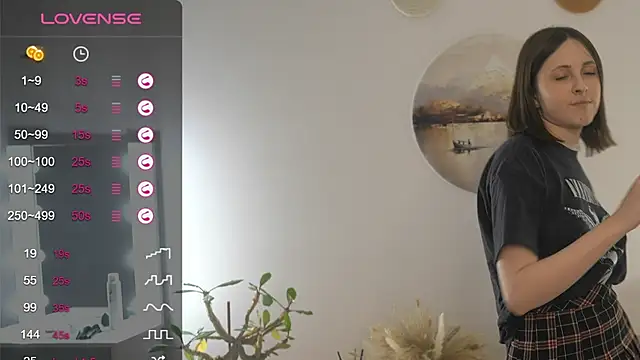 Snapshot of GemmaHanly chatting on 01.08.25 GemmaHanly online show from 01.08.25