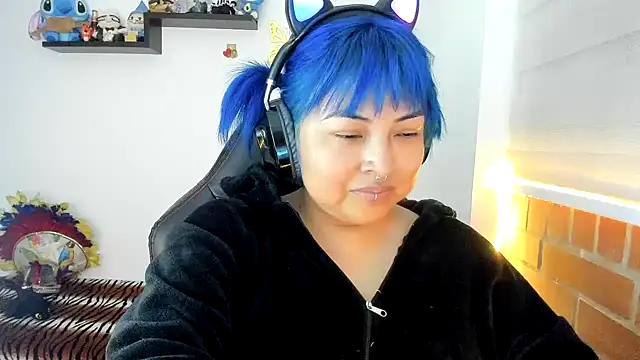 Shaddycute  online show from 10.22.25