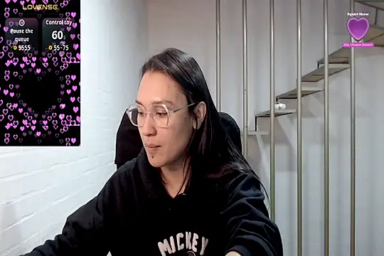 Jessie Desire online show from 09.28.25