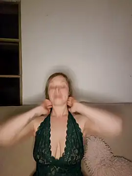 katiestevens online show from 10.04.25