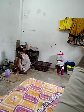 Snapshot of FeltedEuropium chatting on 10.31.25 FeltedEuropium online show from 10.31.25