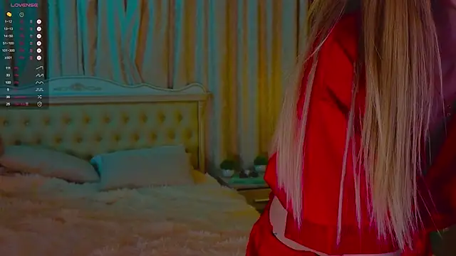 Snapshot of Saillise chatting on 12.20.24 Saillise online show from 12.20.24