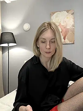 Snapshot of AvelinaLeoni chatting on 10.07.25 AvelinaLeoni online show from 10.07.25