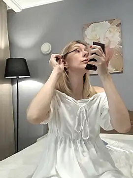 Snapshot of AvelinaLeoni chatting on 11.07.25 AvelinaLeoni online show from 11.07.25