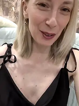 Snapshot of AvelinaLeoni chatting on 11.24.25 AvelinaLeoni online show from 11.24.25