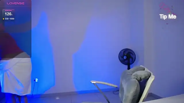 Snapshot of candydowson1 chatting on 02.14.25 candydowson1 online show from 02.14.25