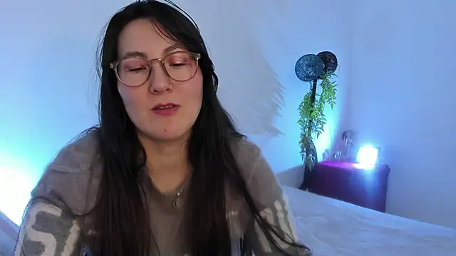 Elle Lee  online show from 01.06.25