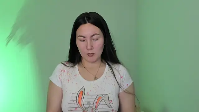 Elle Lee  online show from 02.27.25