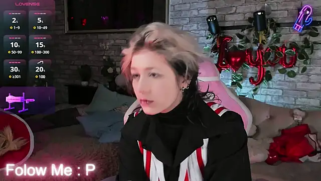 Snapshot of Alex_Howell chatting on 03.02.25 Alex Howell online show from 03.02.25