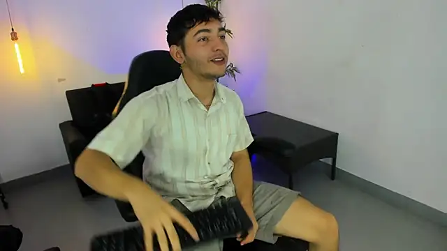 Snapshot of DiegoRogue_ chatting on 12.09.24 DiegoRogue  online show from 12.09.24