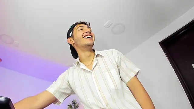 Snapshot of DiegoRogue_ chatting on 12.09.24 DiegoRogue  online show from 12.09.24