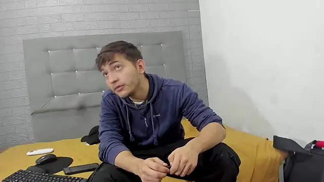 Snapshot of DiegoRogue_ chatting on 12.13.24 DiegoRogue  online show from 12.13.24