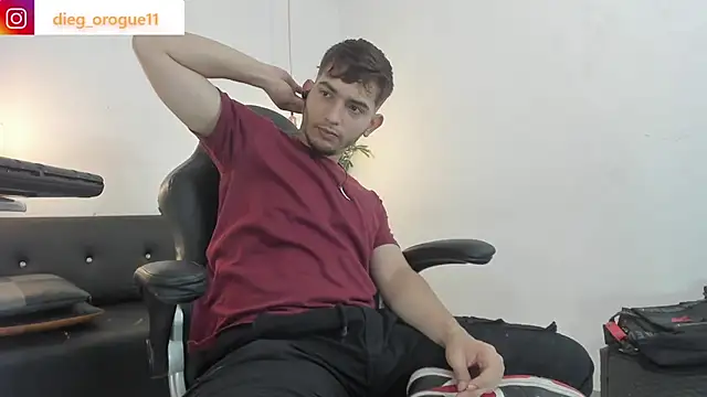 Snapshot of DiegoRogue_ chatting on 12.16.24 DiegoRogue  online show from 12.16.24