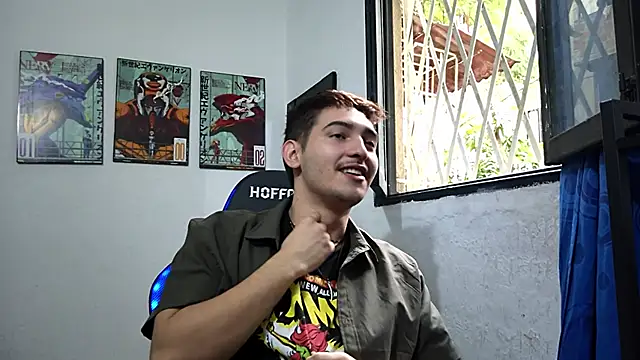 Snapshot of DiegoRogue_ chatting on 02.18.25 DiegoRogue  online show from 02.18.25