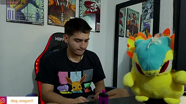 Snapshot of DiegoRogue_ chatting on 03.19.25 DiegoRogue  online show from 03.19.25