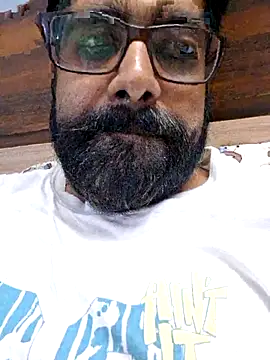 Snapshot of bewolf_17 chatting on 09.20.25 bewolf 17 online show from 09.20.25