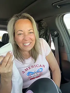 Cherry-red-xo online show from 10.13.25