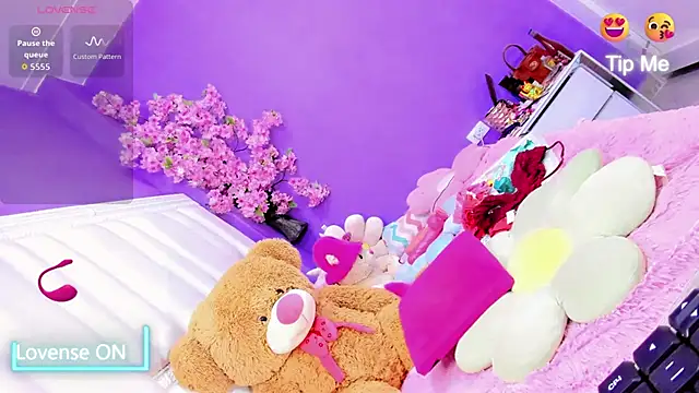 Snapshot of Catt_Alexxa chatting on 10.04.25 Catt Alexxa online show from 10.04.25