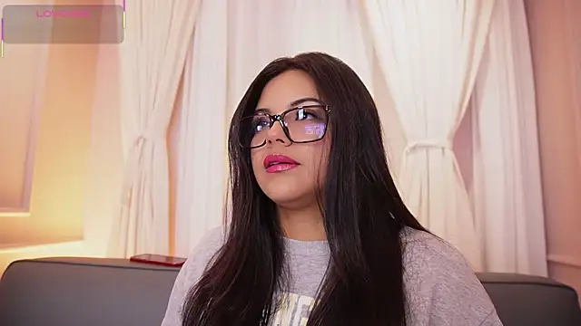 Snapshot of Sophia_wilsonn_ chatting on 10.11.25 Sophia wilsonn  online show from 10.11.25