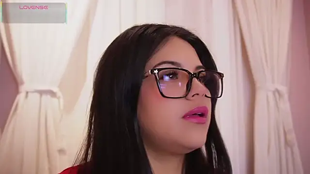 Snapshot of Sophia_wilsonn_ chatting on 10.12.25 Sophia wilsonn  online show from 10.12.25