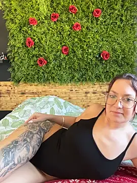 ladoucedu34 online show from 10.26.25