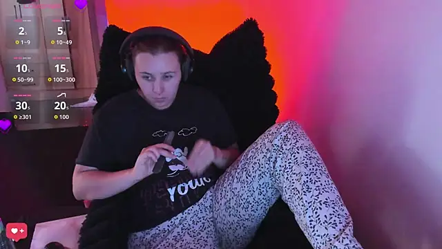 bonnie moon  online show from 03.03.26