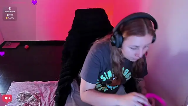 bonnie moon  online show from 03.07.26