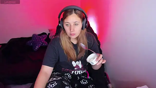 bonnie moon  online show from 04.09.26