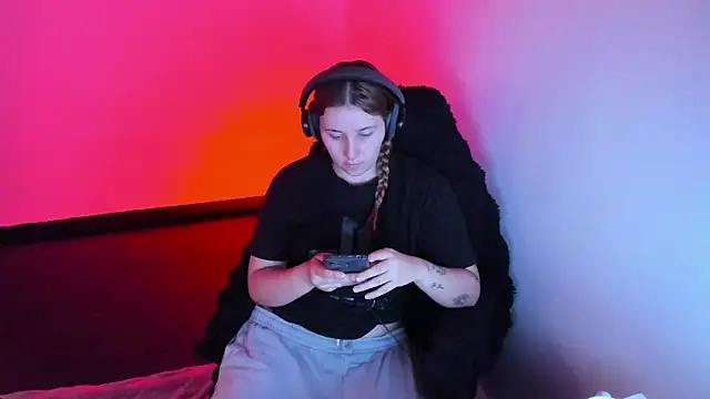 bonnie moon  online show from 04.14.26