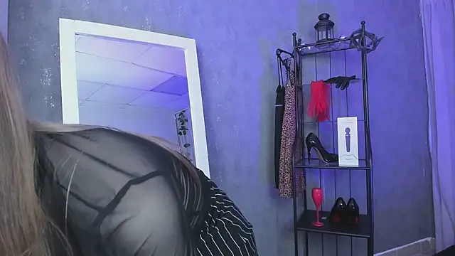 Tina Tayllor online show from 09.29.25