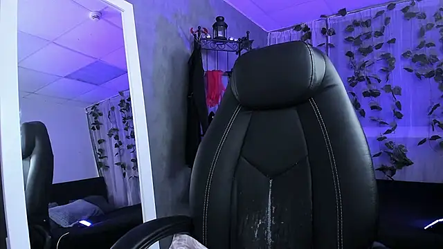 Tina Tayllor online show from 10.05.25