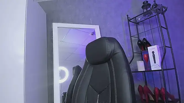 Tina Tayllor online show from 10.31.25