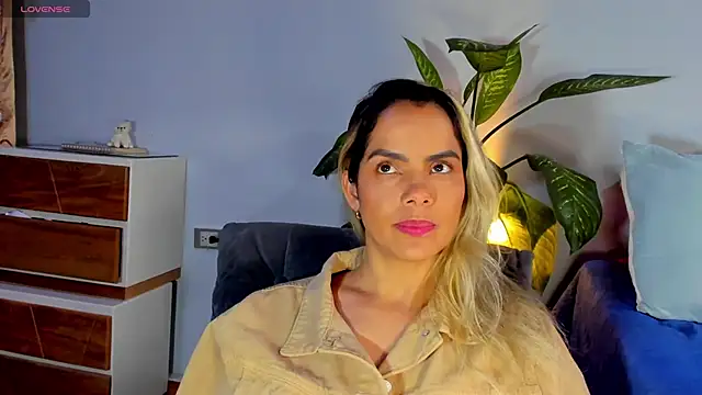 ClaraMariaMon online show from 02.14.25