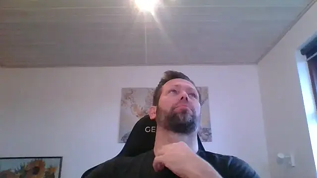 Snapshot of Gotta1 chatting on 12.18.25 Gotta1 online show from 12.18.25