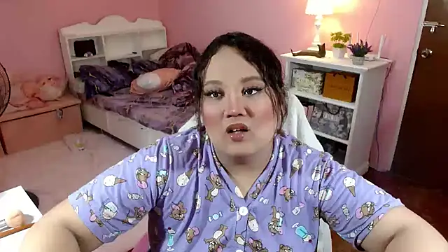 GiannaLopezSmith online show from 11.18.25