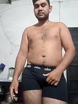 Snapshot of travieso2893 chatting on 11.14.25 travieso2893 online show from 11.14.25