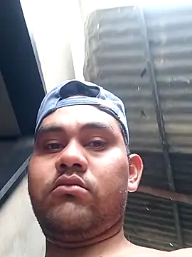 Snapshot of travieso2893 chatting on 11.25.25 travieso2893 online show from 11.25.25