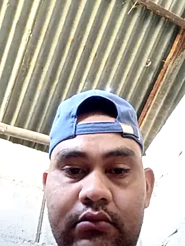 Snapshot of travieso2893 chatting on 12.21.25 travieso2893 online show from 12.21.25