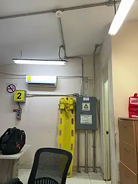 Snapshot of EnriquePersian197 chatting on 10.15.25 EnriquePersian197 online show from 10.15.25