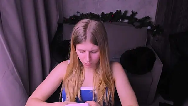 Snapshot of kirraa_ chatting on 12.19.24 kirraa online show from 12.19.24