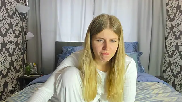 Snapshot of kirraa_ chatting on 09.20.25 kirraa online show from 09.20.25