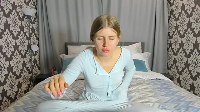 Snapshot of kirraa_ chatting on 10.07.25 kirraa online show from 10.07.25