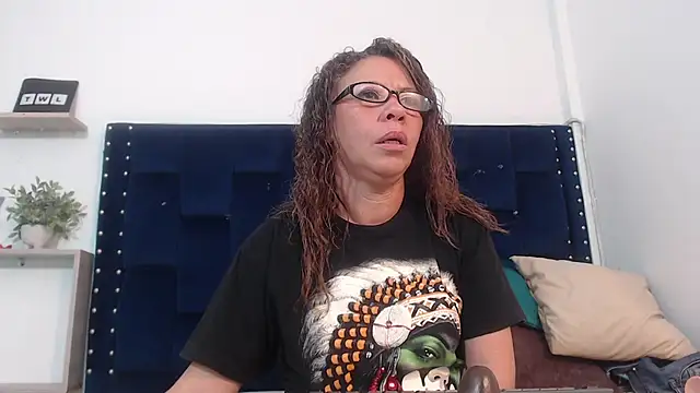 ARTEMIZA LOVE  online show from 02.18.25